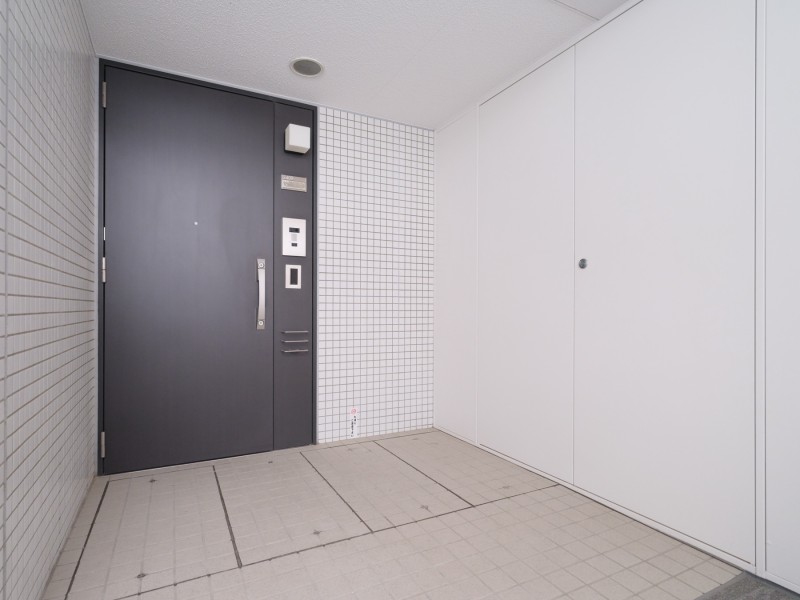 2024年に共用部大規模修繕工事が実施され管理体制良好、敷地の45％が緑地という豊かな緑に包まれたマンションです。2匹までペット飼育可(規約有)