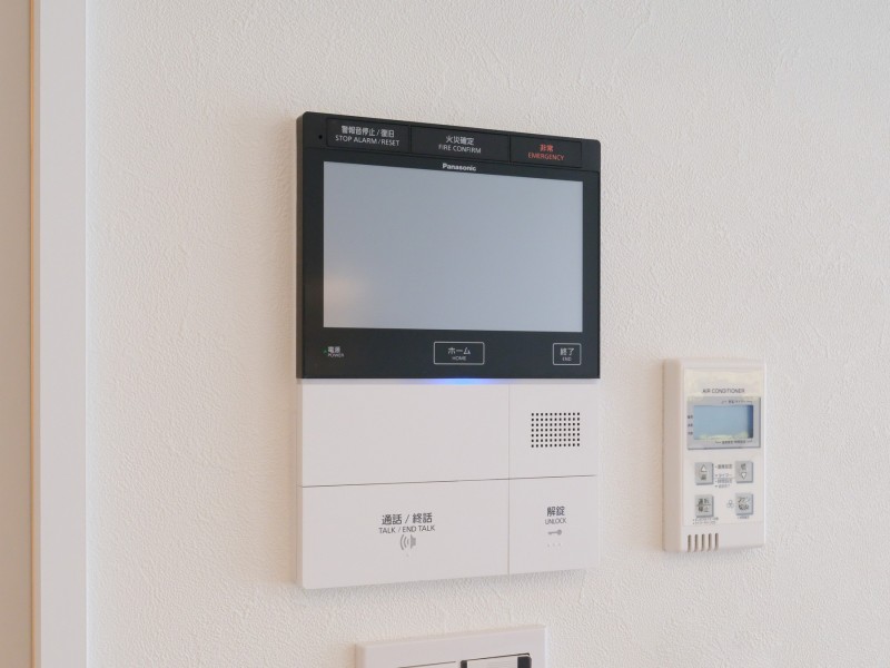 ◆TVモニター付インターホン◆訪ねてきた相手をモニター越しに確認でき、防犯対策に役立ちます。インターホン越しに話をすることが可能です。