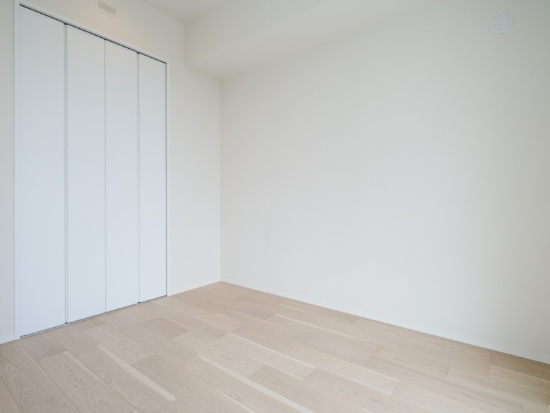 室内はホワイト基調でシンプルテイストな内装のため、どんなインテリアとも馴染みやすい柔軟性の高さも魅力です。