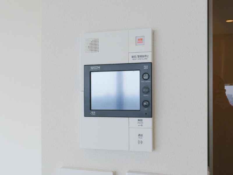 ◆TVモニター付インターホン◆訪ねてきた相手をモニター越しに確認でき、防犯対策に役立ちます。インターホン越しに話をすることが可能です。