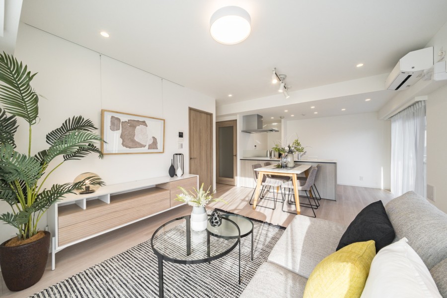 味わい深く、木の力強い風合いが魅力のを床材を採用し、上質で温もり溢れる住まいを演出します。