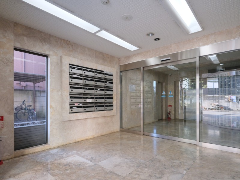 ◆オートロック◆居住者以外の侵入を拒み、不審者や不要なセールスを撃退することができます。安心感を得られるのも大きなポイントです。