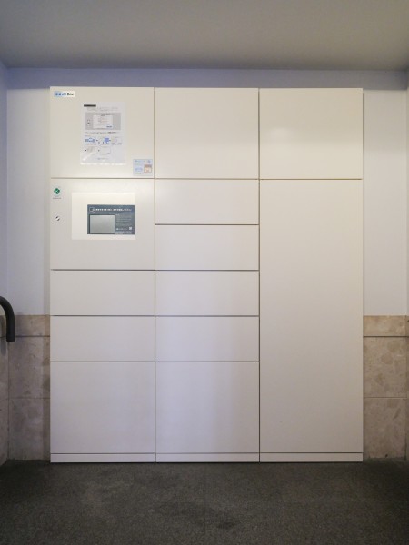 ◆宅配ボックス◆24時間いつでも荷物受け取りが可能。プライベートの時間を邪魔されず、配達時間も気にせず過ごすことができる便利な設備です。