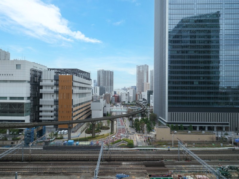 バルコニーからは洗練された都市機能の豊かさを湛えた眺望を望めます。飽きのこない窓辺からの光景を愉しむことができます。