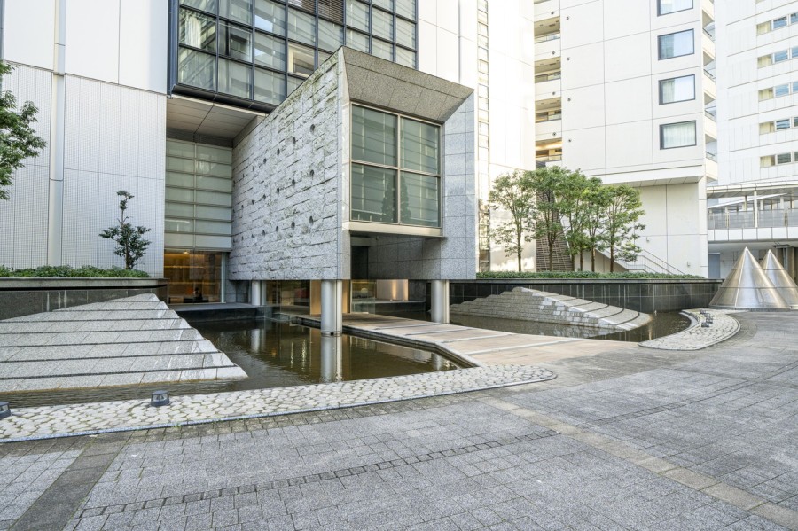 ショッピングや旅行、レジャーが気軽に楽しめる駐車場を完備しています。※空き状況は変化することがございますのであらかじめご了承ください。