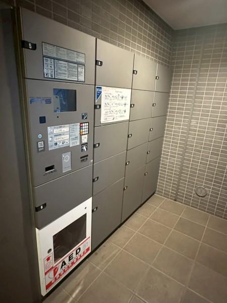 ◆宅配ボックス◆24時間いつでも荷物受け取りが可能。プライベートの時間を邪魔されず、配達時間も気にせず過ごすことができる便利な設備です。