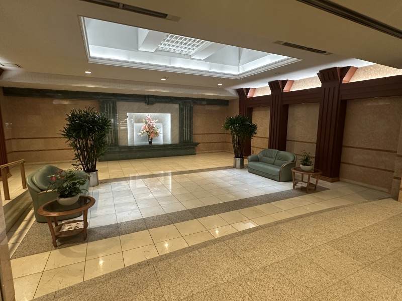 定期的なメンテナンスが行われ綺麗に保たれたエントランスです。毎日気持ち良く出入りできますね。