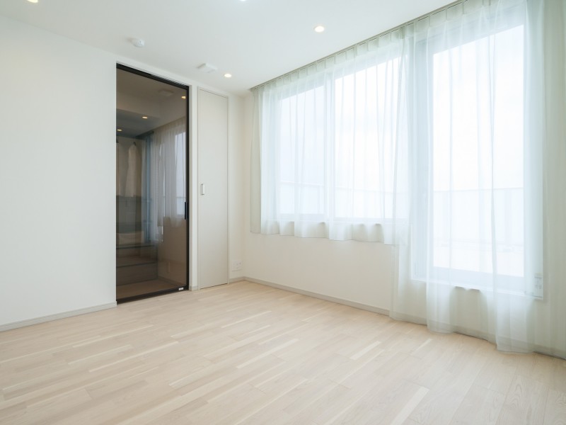 主寝室としても快適にお過ごしいただける洋室1です。のびやかにプライべート時間を満喫できるお部屋です。