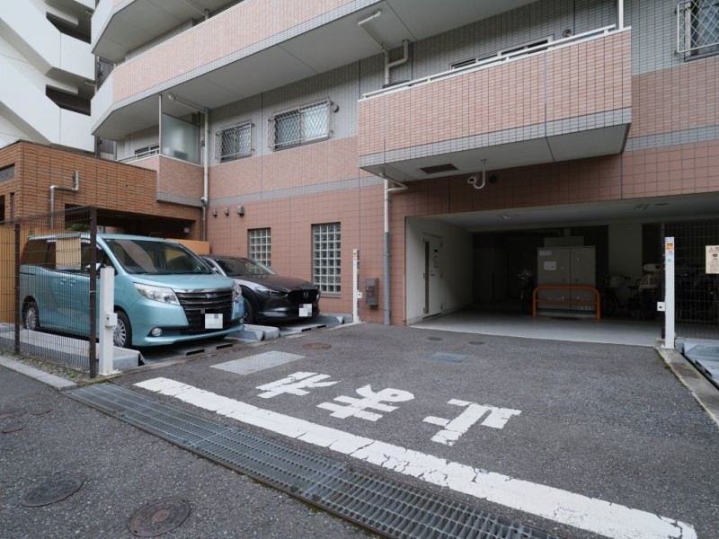 ◆駐車場◆ショッピングや旅行、レジャーが気軽に楽しめる駐車場を完備しています。※空き状況は変化することがございますのであらかじめご了承ください。