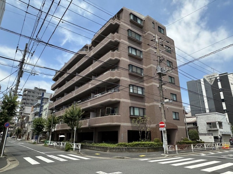 ５駅４路線利用可能な立地にあるマンションです。交通利便性と、豊かな自然環境を兼ね備えた住環境です。２匹までペット飼育可能（規約有）です。