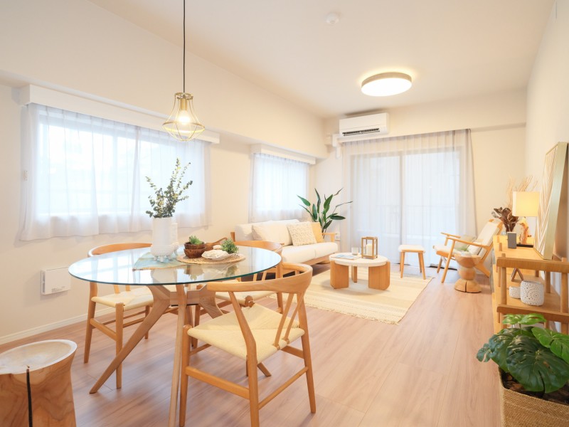 角部屋ならではの溢れる開放感を享受したリビングダイニングです。光と風が駆け抜ける二面採光で、健やかに、のびやかにお過ごしいただけます。