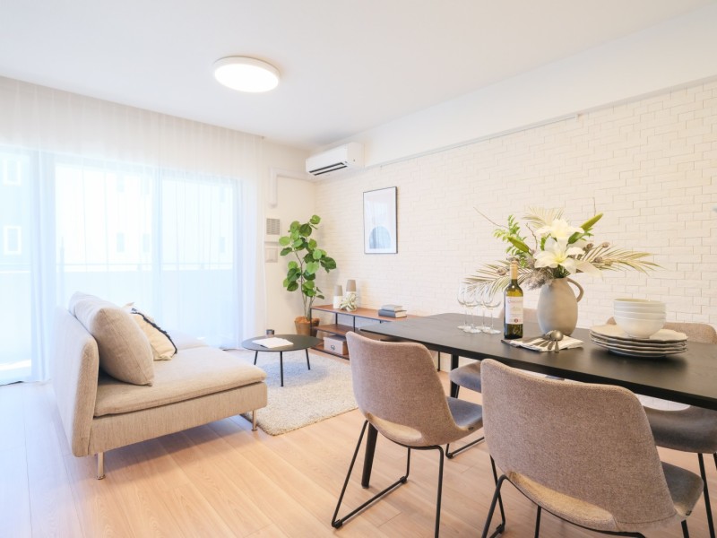 南向きの窓からたっぷりの日差しを取り込み、心安らぐお部屋です。自分の世界に没頭する時間も、ご家族の団らんも大切にできます。