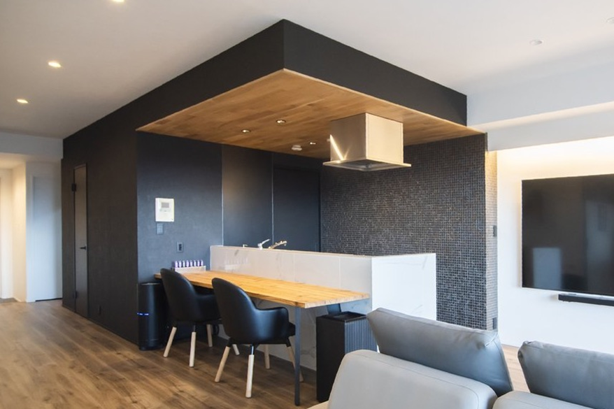 事例③アートギャラリーのようなモダンキッチン