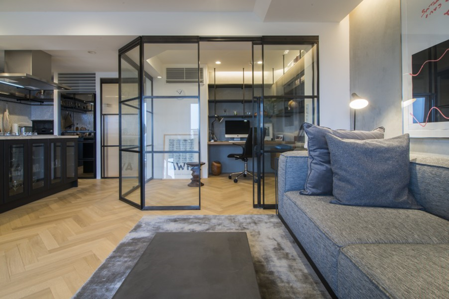 事例②アイアン格子のガラス戸でモダンにリノベーション