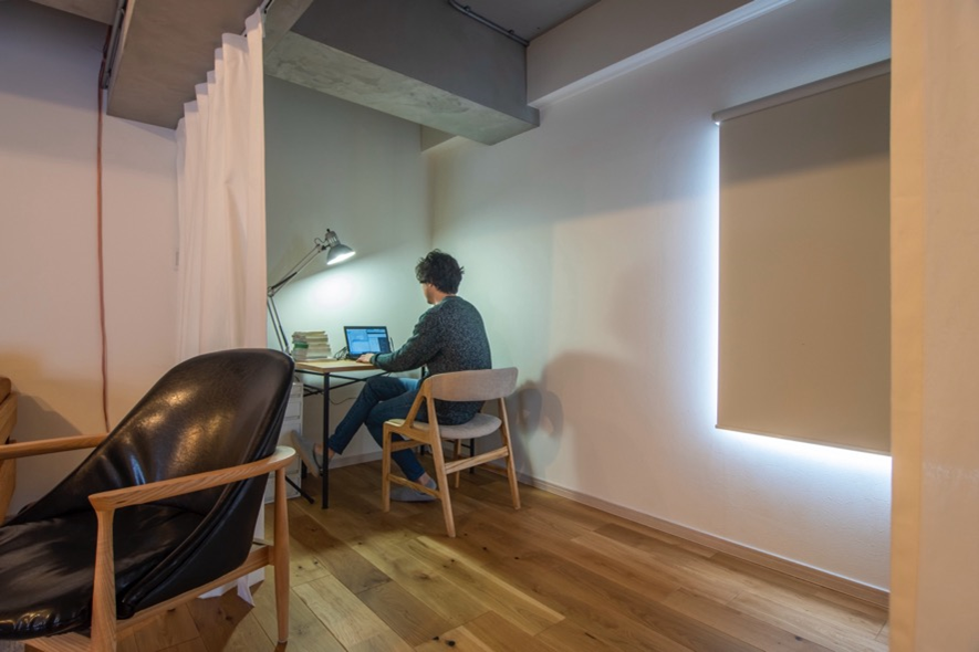 リビングの一角にワークスペースを設けた事例