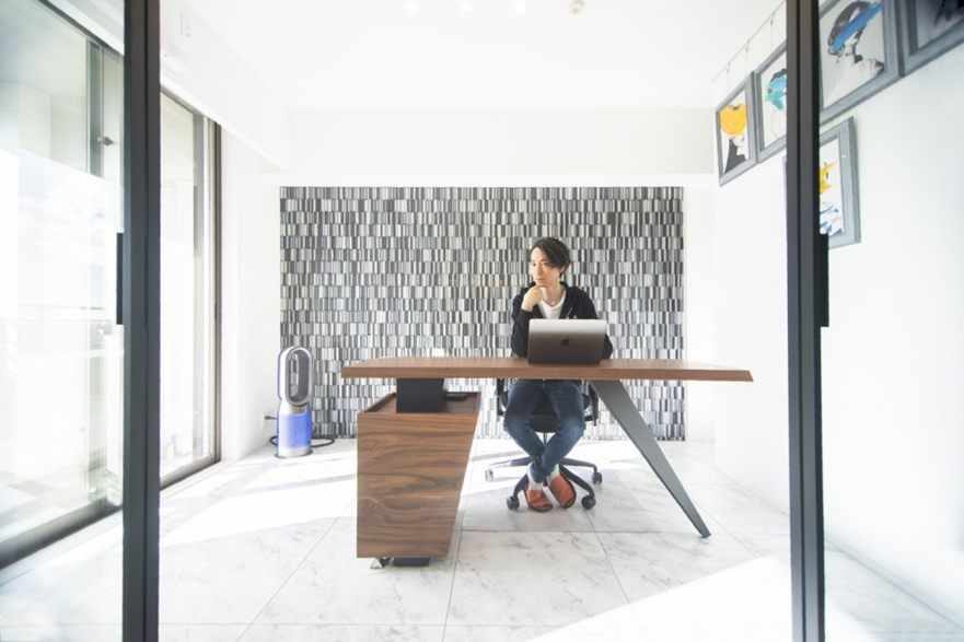 自宅のワークスペースに用意したい家具・アイテム