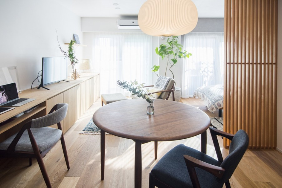 リビングボードと一体型のデスク