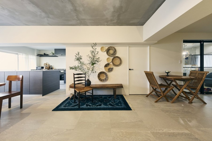 絵画やオブジェを飾る