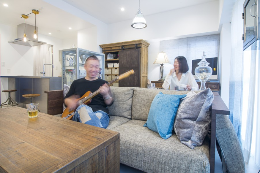 キッチンに隣接したユーティリティルームを設置