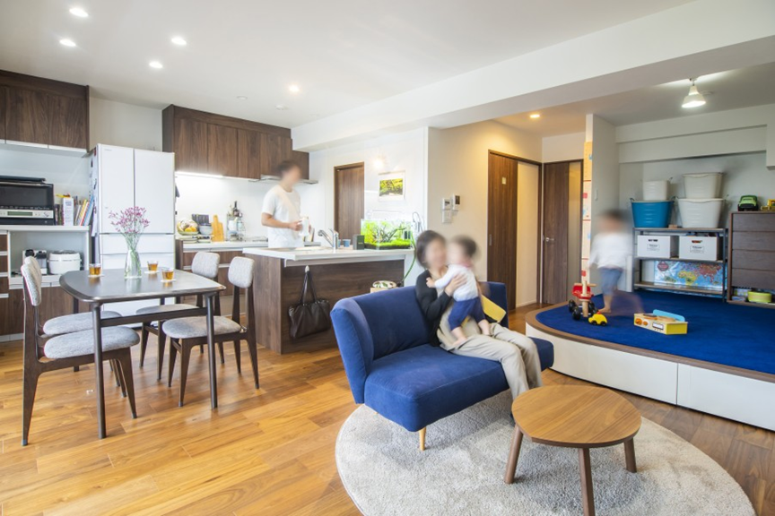 キッチンから様子が見える子育てに向いた住まい