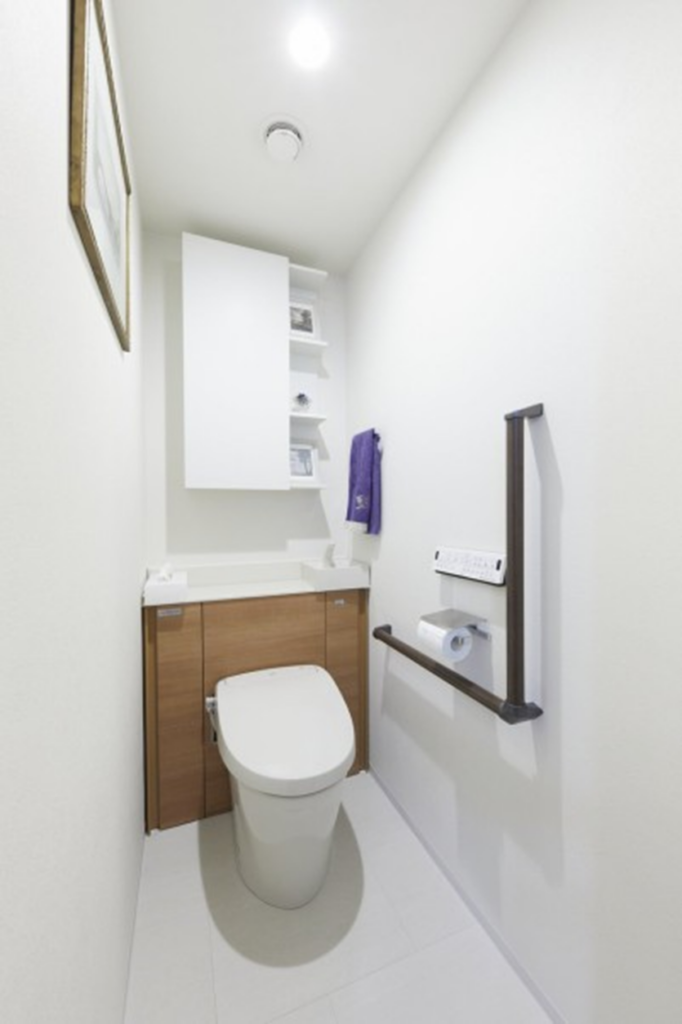 キッチンや書斎にも造作家具を取り入れ、暮らしやすさと趣味の両立を実現しています