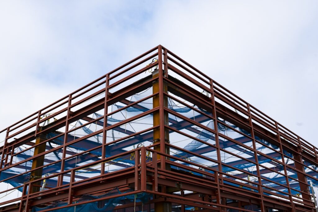 ラーメン構造とは？壁式構造との見分け方やメリット・デメリット、違いを詳しく解説